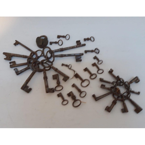 142 - A COLLECTION OF 19TH CENTURY KEYS & PADLOCK, in varying sizes. 32 pieces’ total. Dimensions: largest... 