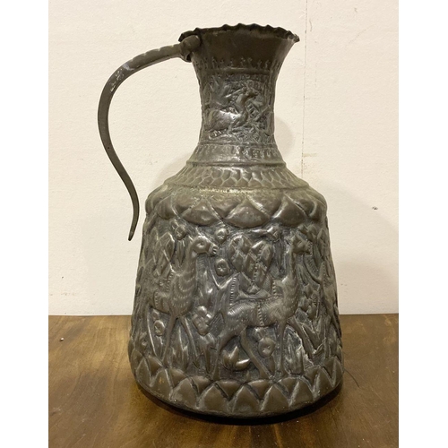 174 - AN EXCELLENT ANTIQUE MIDDLE EASTERN COPPER WATER PITCHER, with curved handle attached to shaped rim,... 