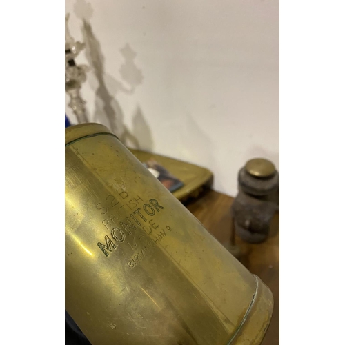 177 - AN INTERESTING ANTIQUE BRASS LOT TO INCLUDE (i) An antique ‘Model T’ style kerosene head lamp, (ii) ... 