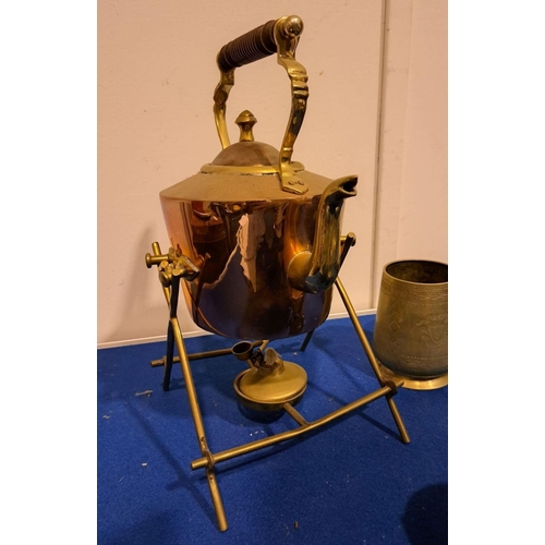 197 - A MIXED LOT OF FINE BRASS PIECES to include a fine teapot resting over burner port, salt container, ... 