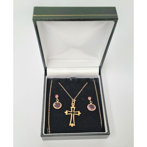 21 - A CASED SET OF AVON JEWELLERY – INCLUDES 9CT GOLD NECKLACE WITH CROSS PENDANT, A PAIR OF PENDANT EAR... 