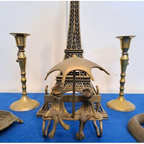 223 - A MISCELLANEOUS ORNAMENTAL BRASS LOT to include model of the Eiffel Tower, couple of frogs on bench,... 