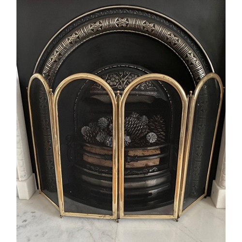 30 - A FOUR SCREEN HEAVY BRASS FIRE GUARD, arched form, dimensions: when open: 88cm x 62cm high approx.