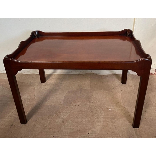 84 - A GEORGIAN STYLE MAHOGANY BUTLERS TRAY/COFFEE TABLE, with shaped gallery to top, dimensions: 77cm x ... 