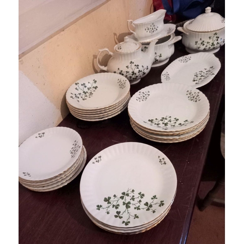 94 - A 30 PART SERVICE DECORATED WITH BEAUTIFUL SHAMROCK DESIGN, includes; Large teapot, gravy boat & pla... 