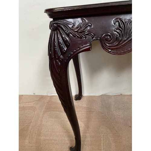 102 - AN EXCELLENT IRISH STYLE MAHOGANY SILVER TABLE, with shaped and carved frieze, including shell to ce... 