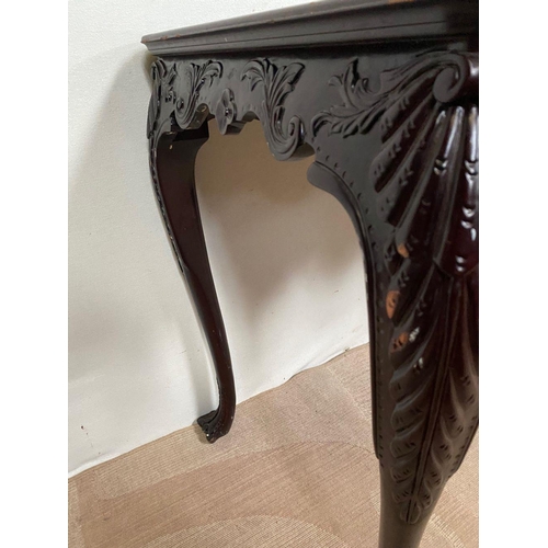 102 - AN EXCELLENT IRISH STYLE MAHOGANY SILVER TABLE, with shaped and carved frieze, including shell to ce... 