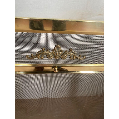 132 - A FINE BRASS THREE PANEL FIRESCREEN, with decorative finials to top, crest to centre, dimensions: 11... 