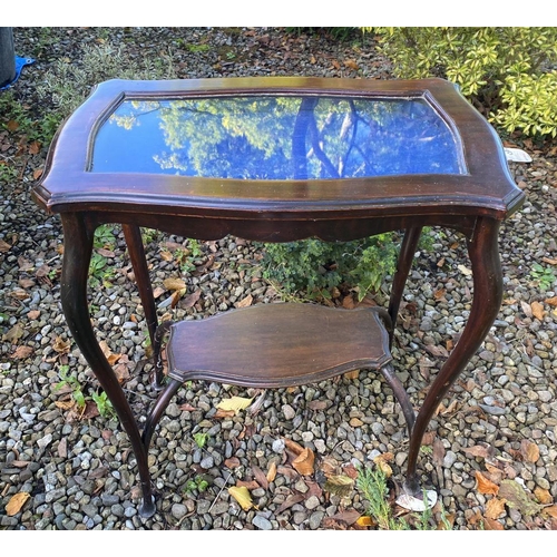 176 - A 19TH CENTURY MAHOGANY SIDE TABLE/DISPLAY CABINET, glass top opening to blue baize interior, standi... 