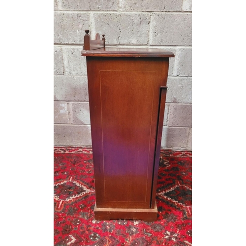 31 - A GOOD QUALITY MAHOGANY INLAID EDWARDIAN MUSIC / DISPLAY CABINET, with raised back gallery decorated... 