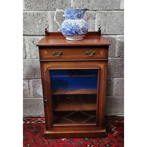 31 - A GOOD QUALITY MAHOGANY INLAID EDWARDIAN MUSIC / DISPLAY CABINET, with raised back gallery decorated... 