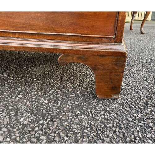 33 - AN EXCELLENT MAHOGANY BOW FRONTED FOUR DRAWER CHEST, four panelled graduated drawers with brass hand... 