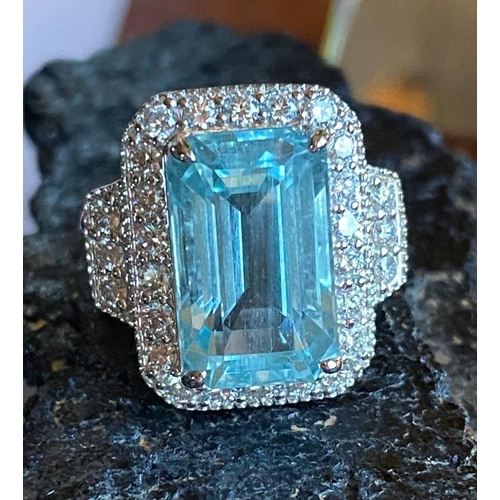 52 - A MAGNIFICENT WHITE GOLD AQUAMARINE & DIAMOND RING, 7.59ct aquamarine surrounded by brilliant cut di... 