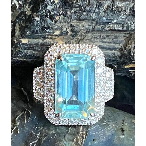 52 - A MAGNIFICENT WHITE GOLD AQUAMARINE & DIAMOND RING, 7.59ct aquamarine surrounded by brilliant cut di... 