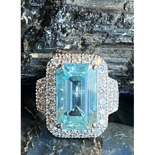 52 - A MAGNIFICENT WHITE GOLD AQUAMARINE & DIAMOND RING, 7.59ct aquamarine surrounded by brilliant cut di... 