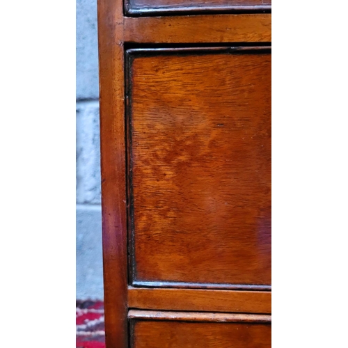 53 - AN EARLY 19TH CENTURY VERY GOOD QUALITY MAHOGANY CHEST OF DRAWERS, with four graduated drawers, each... 