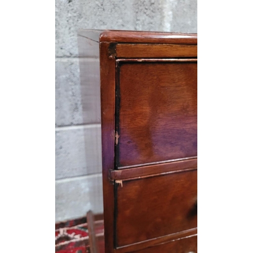 53 - AN EARLY 19TH CENTURY VERY GOOD QUALITY MAHOGANY CHEST OF DRAWERS, with four graduated drawers, each... 