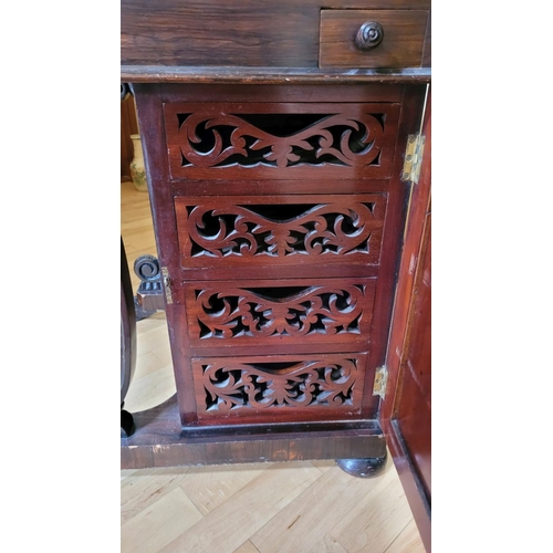 71 - A GOOD QUALITY 19TH CENTURY ROSEWOOD ‘DAVENPORT’ DESK, with low rise gallery edges to the top and a ... 