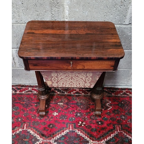 72 - A VERY GOOD QUALITY 19TH CENTURY ROSEWOOD WORK TABLE / LAMP TABLE / SIDE TABLE, the top surface has ... 