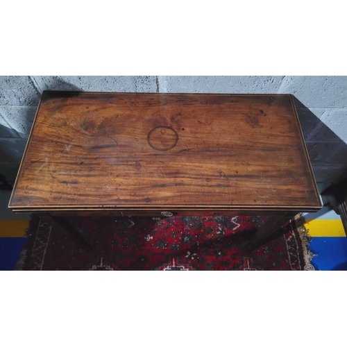 76 - A VERY FINE GEORGIAN SINGLE DRAWER MAHOGANY FOLD OVER TEA TABLE, with satinwood string detail to the... 