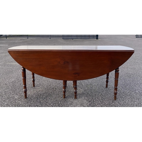 81 - AN IRISH RECENCY PERIOD MAHOGANY HUNTING/WAKES TABLE, the rectangular top with curved ends and D-sha... 