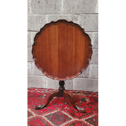 99 - A VERY FINE 19TH CENTURY STYLE MAHOGANY PIE-CRUST EDGED TIP UP TABLE, with lovely scalloped edge hav... 