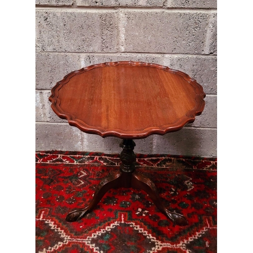 99 - A VERY FINE 19TH CENTURY STYLE MAHOGANY PIE-CRUST EDGED TIP UP TABLE, with lovely scalloped edge hav... 