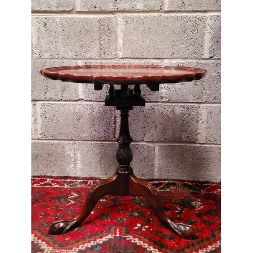 99 - A VERY FINE 19TH CENTURY STYLE MAHOGANY PIE-CRUST EDGED TIP UP TABLE, with lovely scalloped edge hav... 