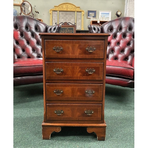 15 - A GEORGIAN FIVE DRAWER MAHOGANY CHEST, with crossbanding and inlay to drawers and top, drawers compl... 