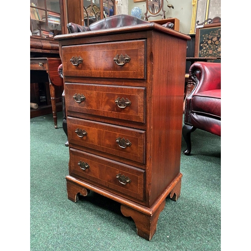 15 - A GEORGIAN FIVE DRAWER MAHOGANY CHEST, with crossbanding and inlay to drawers and top, drawers compl... 