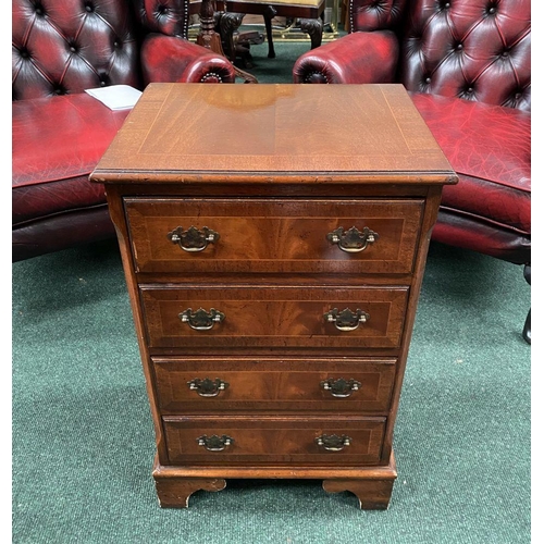 15 - A GEORGIAN FIVE DRAWER MAHOGANY CHEST, with crossbanding and inlay to drawers and top, drawers compl... 