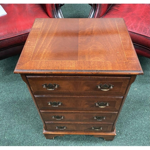 15 - A GEORGIAN FIVE DRAWER MAHOGANY CHEST, with crossbanding and inlay to drawers and top, drawers compl... 