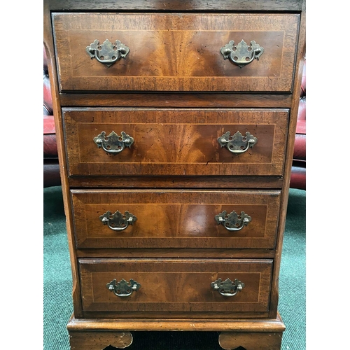 15 - A GEORGIAN FIVE DRAWER MAHOGANY CHEST, with crossbanding and inlay to drawers and top, drawers compl... 