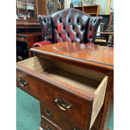 15 - A GEORGIAN FIVE DRAWER MAHOGANY CHEST, with crossbanding and inlay to drawers and top, drawers compl... 