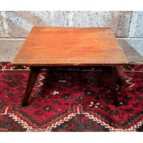 164 - A SMALL SPLAY-LEGGED PINE COFFEE TABLE with a mahogany style finish; in need of repairs (securement ... 