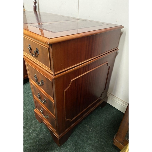 17 - AN EXCELLENT KEYHOLE/PEDESTAL DESK, with leather inset to top above nine panelled drawers with brass... 