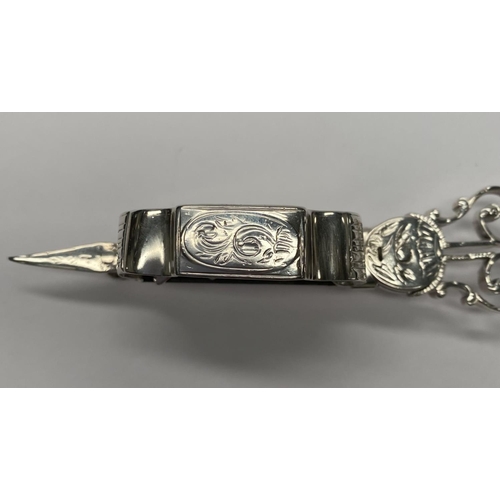 23 - A GEORGE III SILVER CANDLE SNUFFER, Maker John Booth, London, 1767. With oval handles and attached r... 