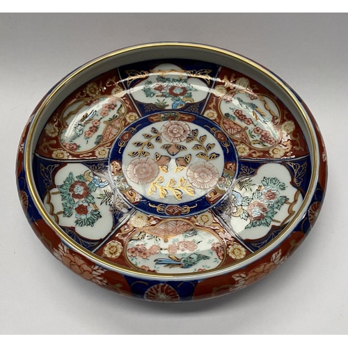 33 - A VINTAGE JAPANESE IMARI PLATTER, hand painted in vibrant imari patterns and colours, with circular ... 