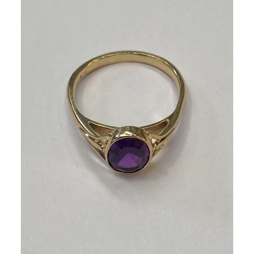 48 - AN ELEGANT 14CT YELLOW GOLD BEZEL AMETHYST RING, oval cut amethyst bezel set with split shank design... 