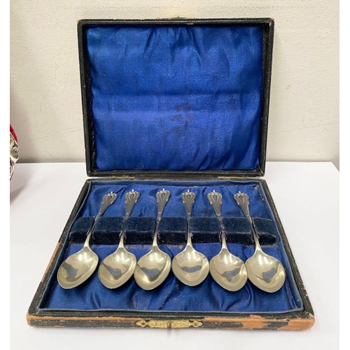 66 - A CASED SET OF EARLY 20TH CENTURY SILVER PLATED TEA SPOONS, with engraved handles, marked EPNS, in o... 