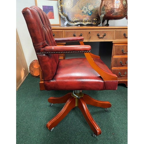 7 - AN EXCELLENT RED LEATHER BUTTON BACK GAINBOROUGH DESK CHAIR, with upholstered armrests, fluting to s... 