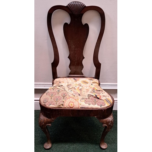 87 - A GOOD MAHOGANY AND ROSEWOOD VENEER IRISH QUEEN-ANNE DINING CHAIR with clam cartouche to the top-rai... 