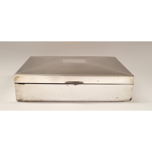 105 - A GOOD QUALITY SILVER COVERED CIGAR BOX, with hinged lid and lined with wood. The top is decorated w... 