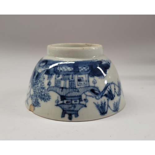 116 - A CHINESE BLUE & WHITE PORCELAINE TEA BOWL & SAUCER, late 18th century / early 19th century, decorat... 