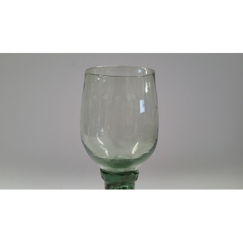 143 - A SINGLE DUTCH / GERMAN GREEN ROEMER GLASS, possibly dating to the 18th century / early 19th century... 