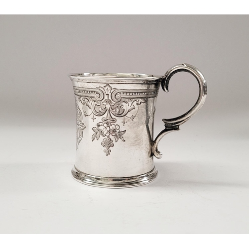 15 - A VERY FINE LATE 19TH CENTURY SILVER CHRISTENING MUG DECORATED WITH BEAUTIFUL FLORAL BOUGH ENGRAVED ... 