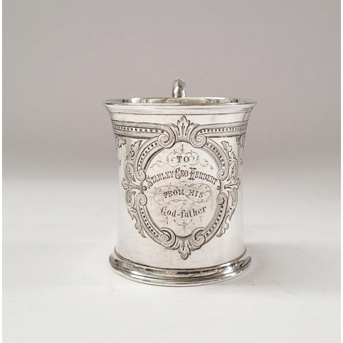 15 - A VERY FINE LATE 19TH CENTURY SILVER CHRISTENING MUG DECORATED WITH BEAUTIFUL FLORAL BOUGH ENGRAVED ... 