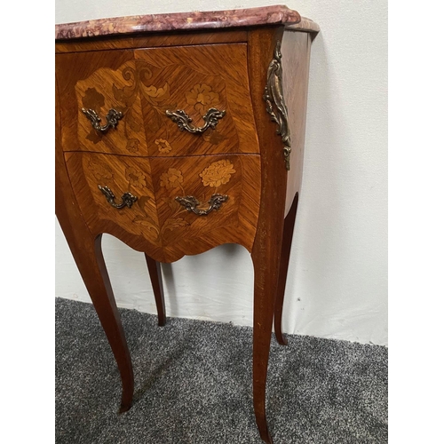 155 - A WELL MADE EARLY 20TH CENTURY FRENCH LOUIS XV STYLE KINGWOOD VEENERED & MARQUETRY INLAID MARBLE TOP... 