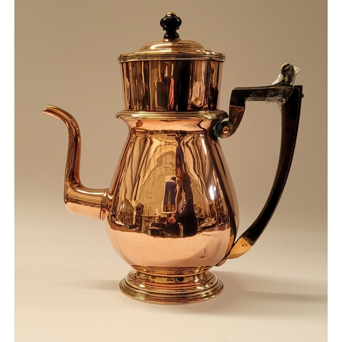 168 - A LOVELY VINTAGE POLISHED COPPER TEA/COFFEE POT, with removable strainer section. Nice detail to the... 