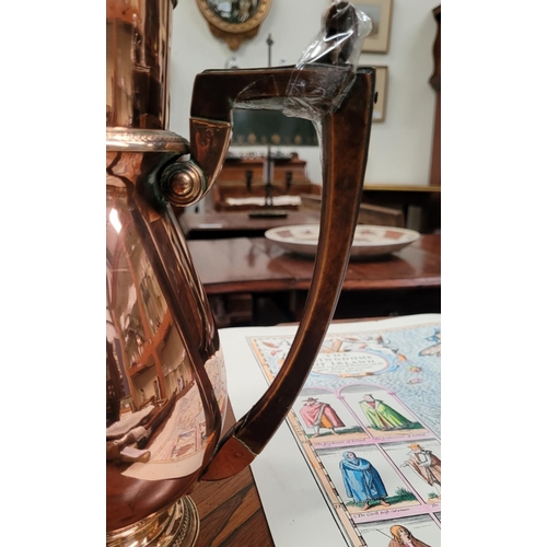 168 - A LOVELY VINTAGE POLISHED COPPER TEA/COFFEE POT, with removable strainer section. Nice detail to the... 